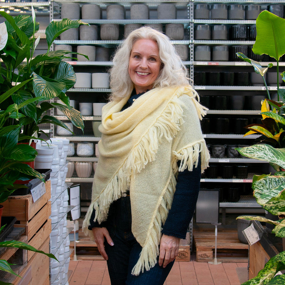 704662 Klær ELLEN stort mykt strikket sjal - lys gul