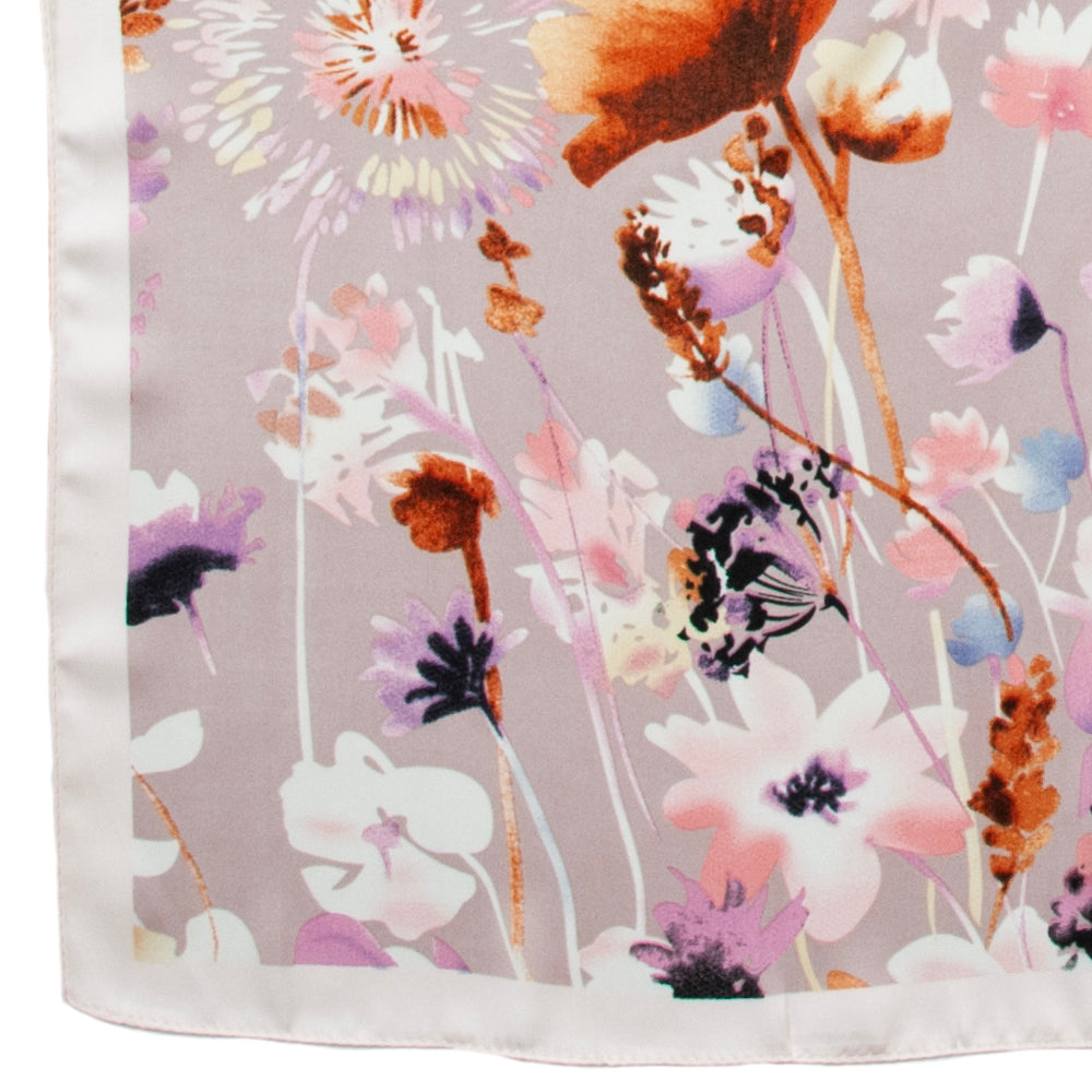 851902 Skjerf, Lite skjerf med blomstereng - hvit