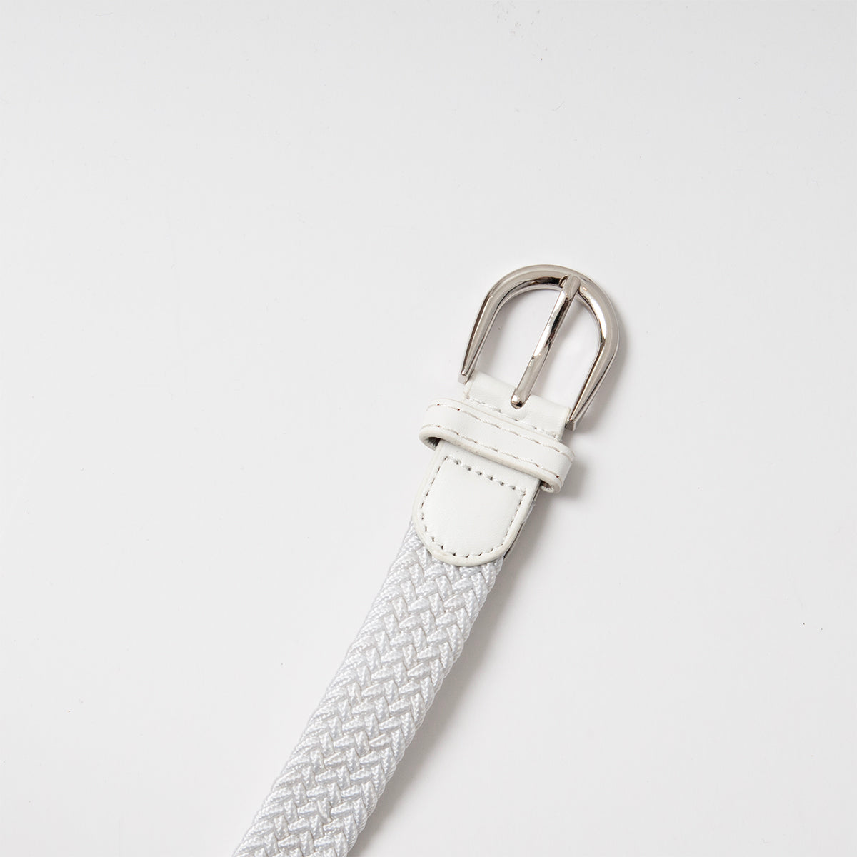 677302 Belte (6 stk) smalt flettet strikkbelte, sølv - hvit