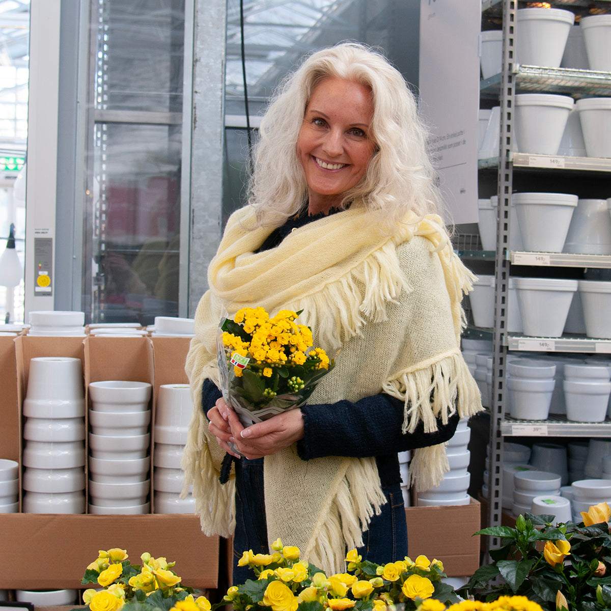 704662 Klær ELLEN stort mykt strikket sjal - lys gul