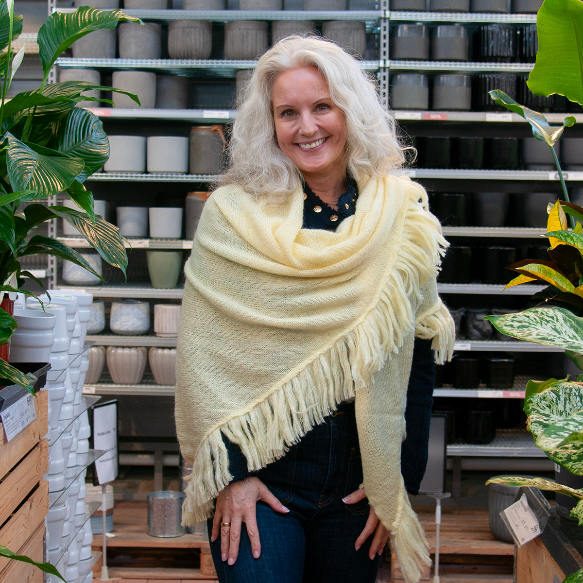 704662 Klær ELLEN stort mykt strikket sjal - lys gul