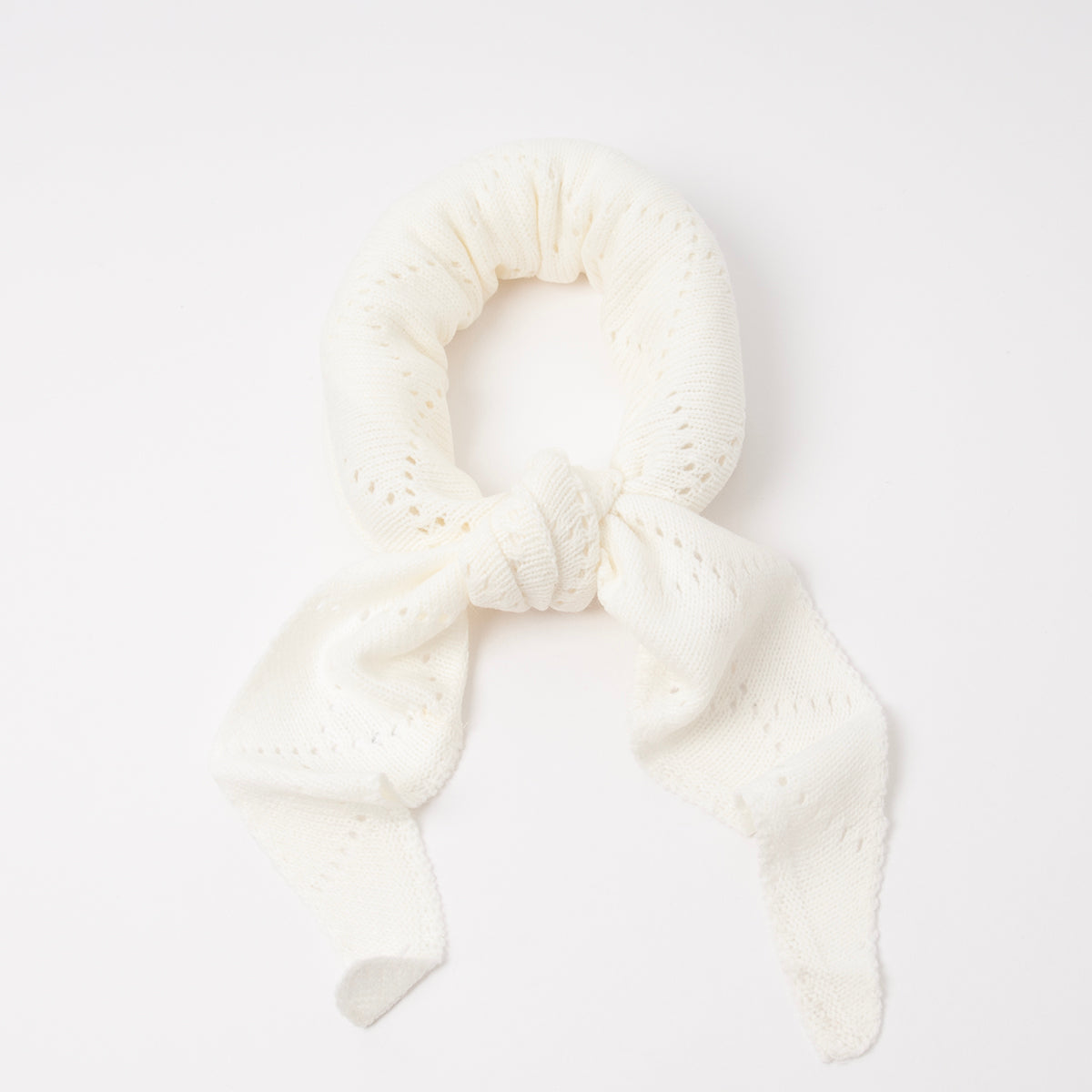 790503 Skjerf, Strikket lite triangel skjerf  - offwhite