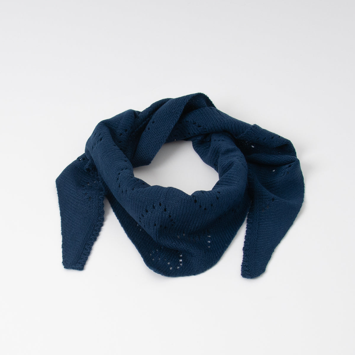 790541 Skjerf, Strikket lite triangel skjerf - marine