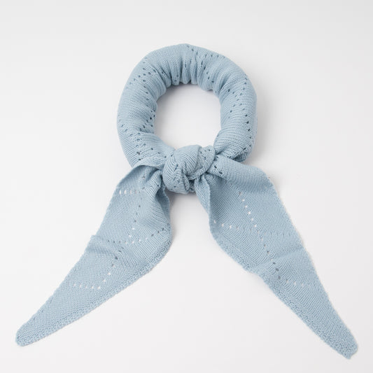 790543 Skjerf, Strikket lite triangel skjerf  -ny lys blå