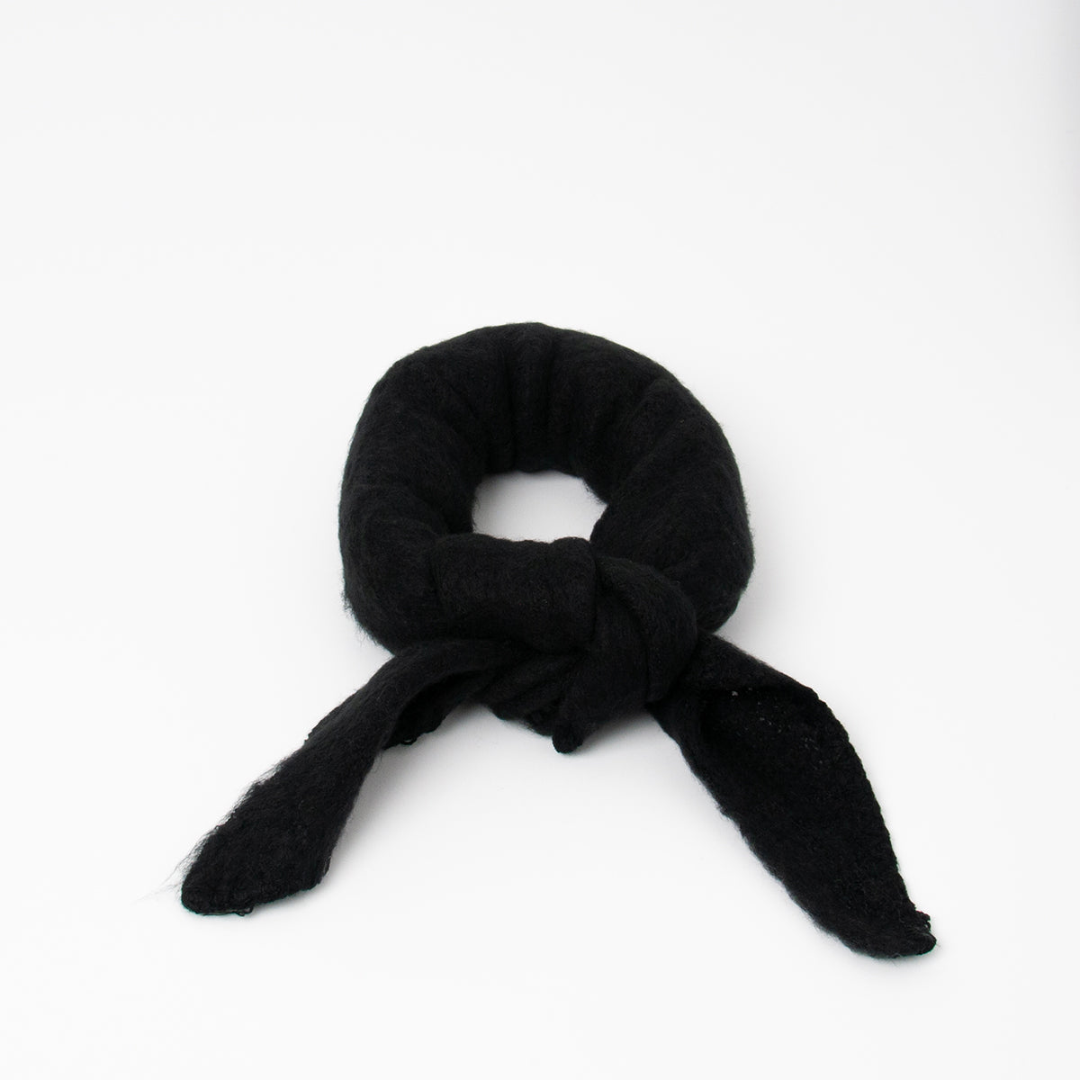 Small triangle with stitches TG16028 black