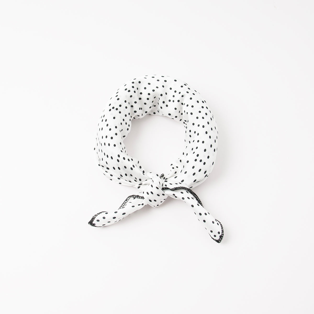 851102  Skjerf, Lite skjerf 50x50 cm prikker . hvit