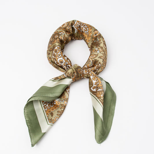 908658  Skjerf, Lite skjerf paisley med farget kant - lys grønn