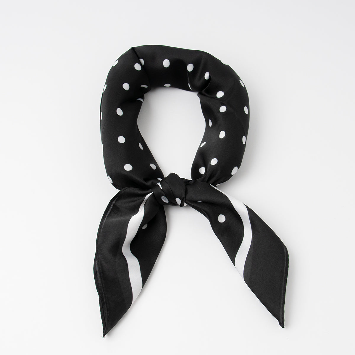 867301 Skjerf, lite skjerf prikkete - svart med hvite prikker