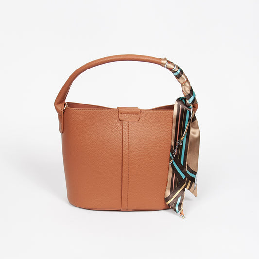 870615 Vesker, IBELIN liten bucketbag med skjerf - cognac