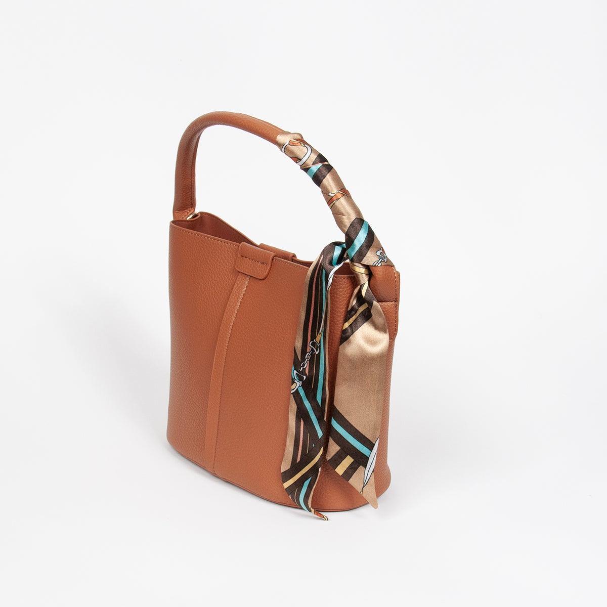 870615 Vesker, IBELIN liten bucketbag med skjerf - cognac