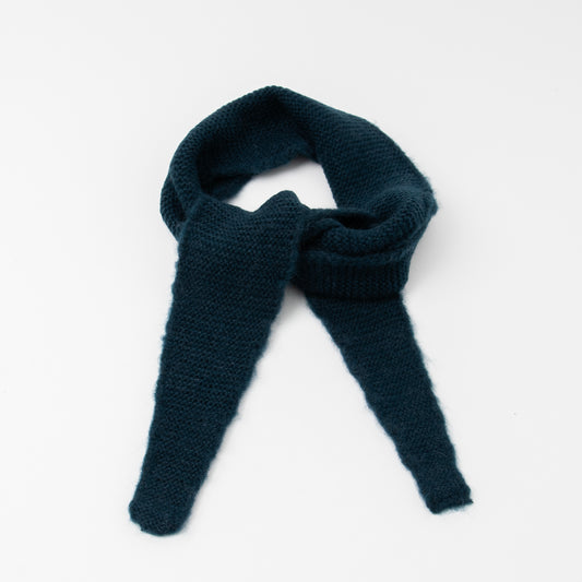 882141 Skjerf, Strikket lite SOFIE skjerf. 107 x 13 cm - marine