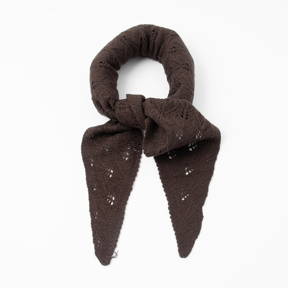 884811 Skjerf, Strikket lite triangel skjerf  - brun