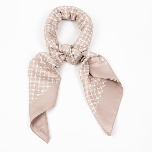 890505  Skjerf, 90x90 cm "silk-look" småmønstret - beige