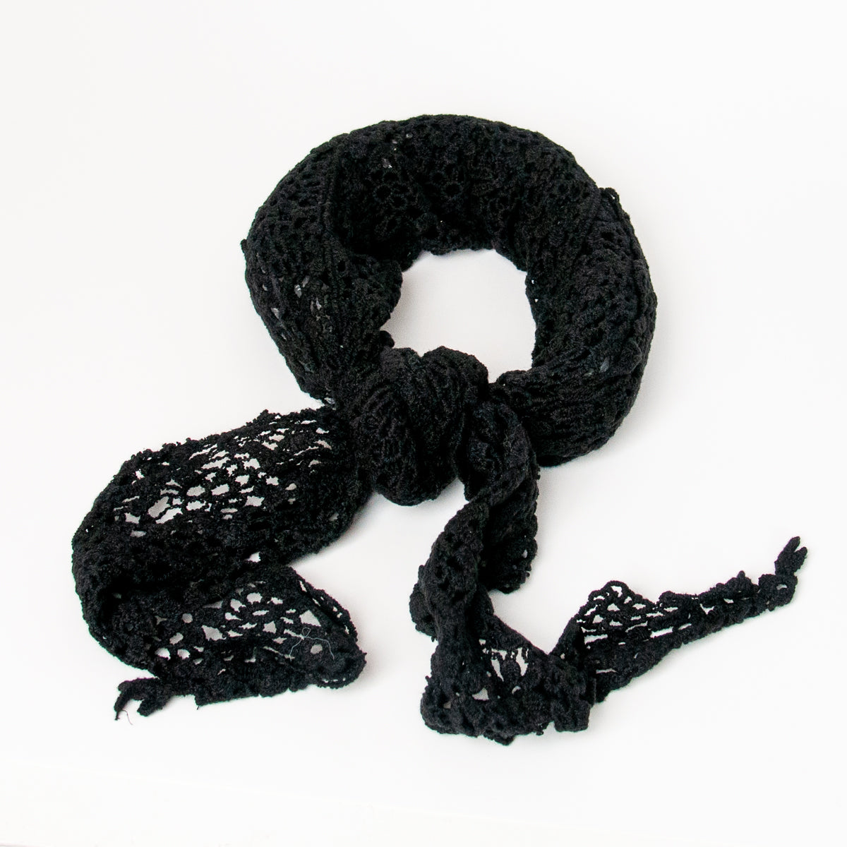 893801 Skjerf, Heklet lite triangel skjerf  - svart