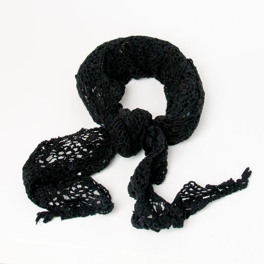 893801 Skjerf, Heklet lite triangel skjerf  - svart