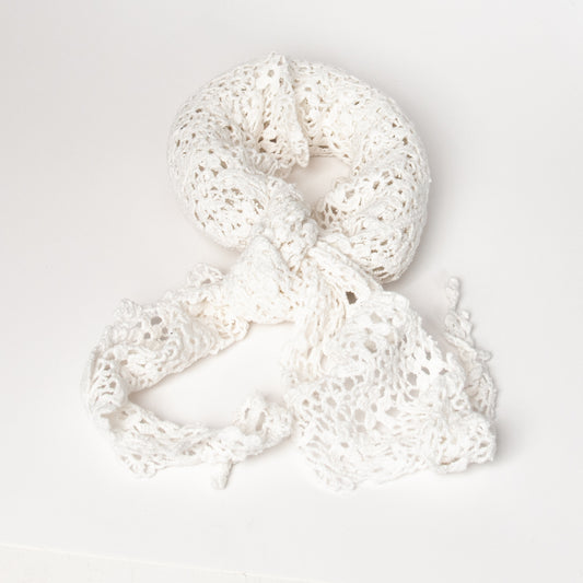 893802 Skjerf, Heklet lite triangel skjerf  - hvit