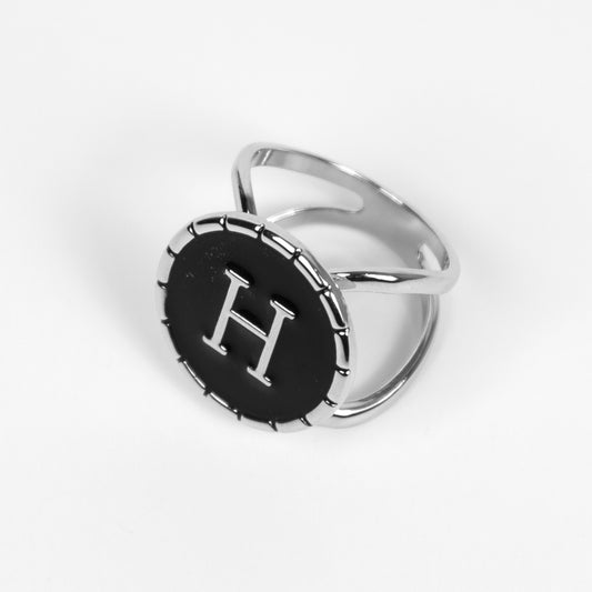 894286 Skjerf , Skjerf ring H - svart med sølv