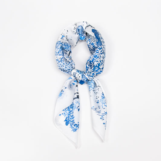 902646  Skjerf, Lite skjerf med trær - lys blå/hvit