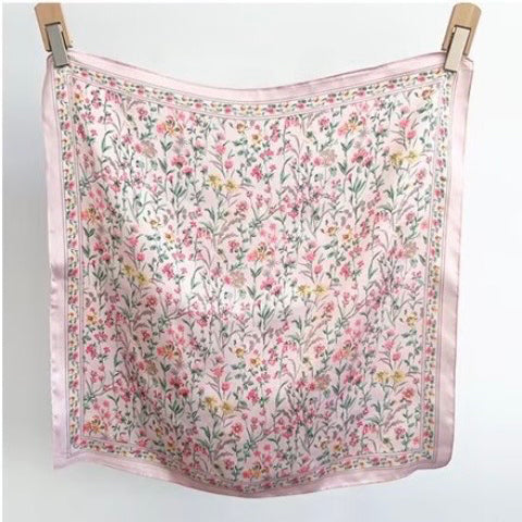 902736  Skjerf, Lite skjerf småblomstret - lys rosa