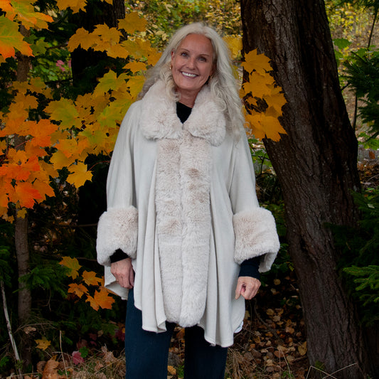 903605 Fuskpels, Poncho med  arm fuskpels kant - svart
