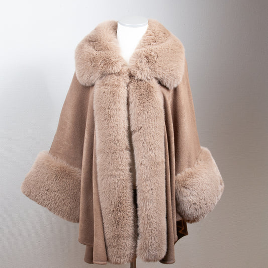 903605 Fuskpels, Poncho med  arm fuskpels kant - svart