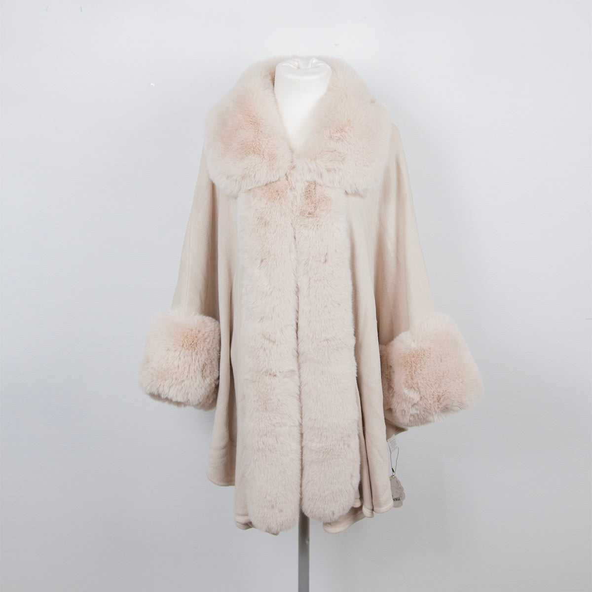 903605 Fuskpels, Poncho med  arm fuskpels kant - lys beige