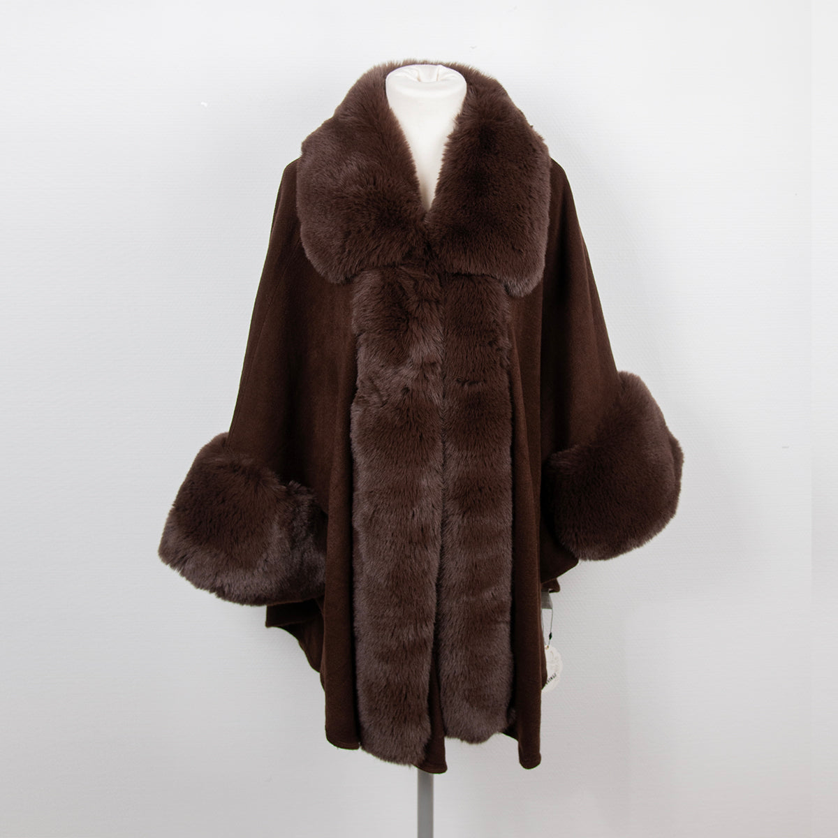 903611 Fuskpels, Poncho med  arm fuskpels kant - brun