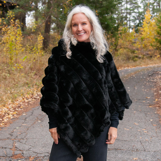 903701 Fuskpels, Poncho bølger - svart