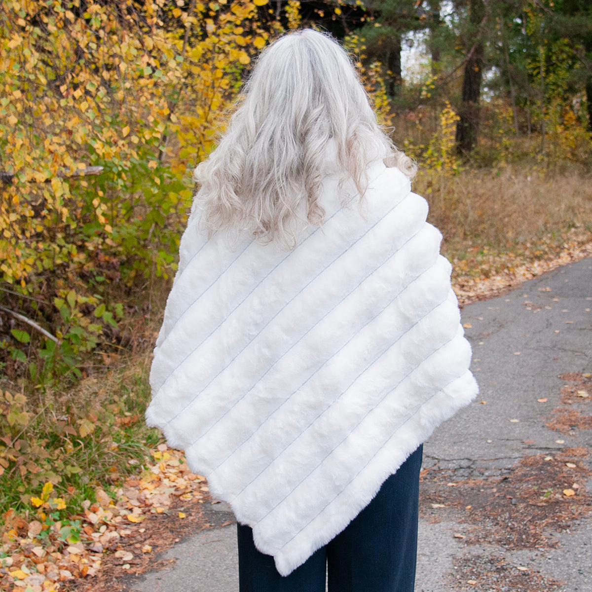 903703 Fuskpels, Poncho bølger - offwhite