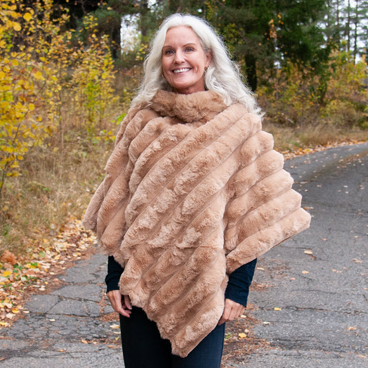 903705 Fuskpels, Poncho bølger - beige