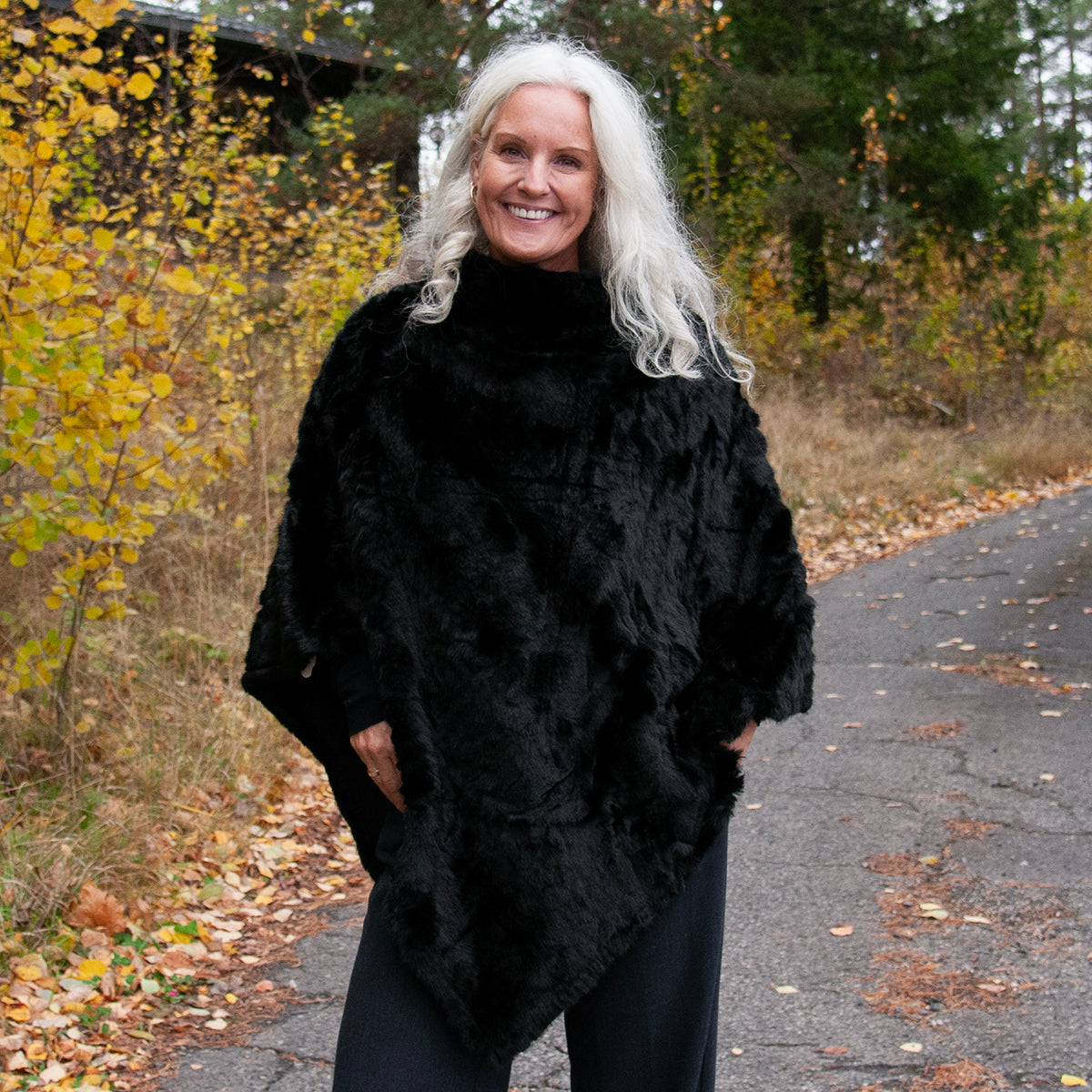 903801 Fuskpels, Poncho glatt - svart