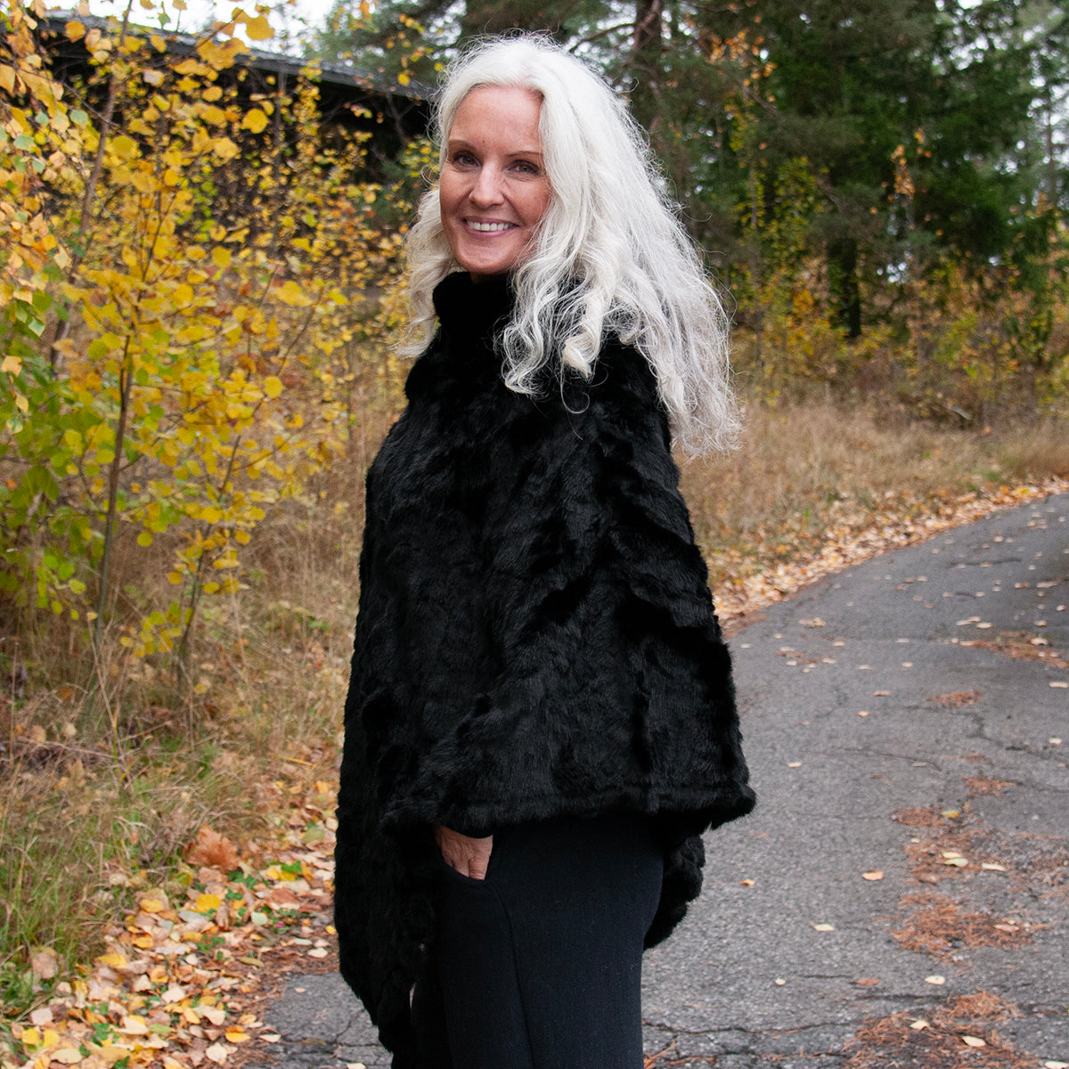 903801 Fuskpels, Poncho glatt - svart