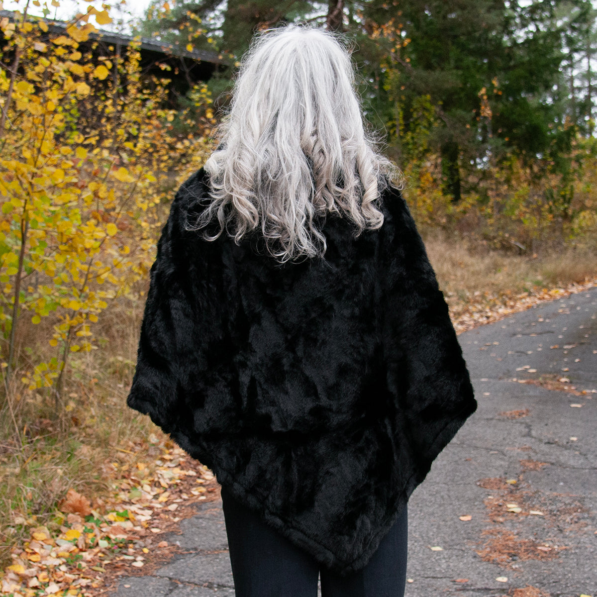 903801 Fuskpels, Poncho glatt - svart