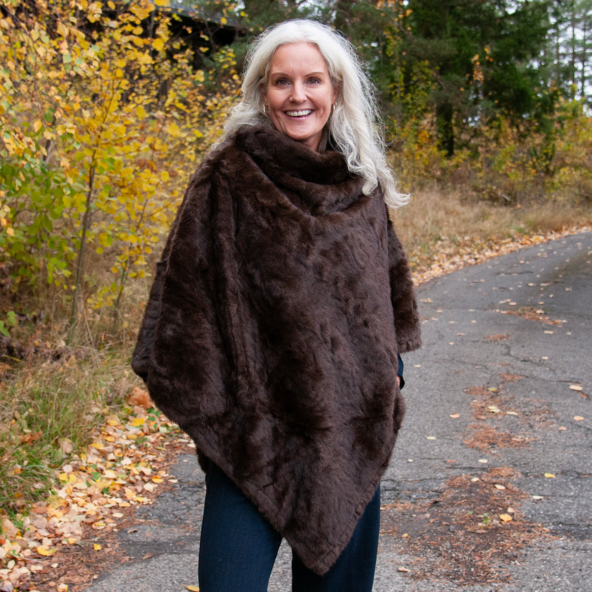 903811 Fuskpels, Poncho glatt - brun
