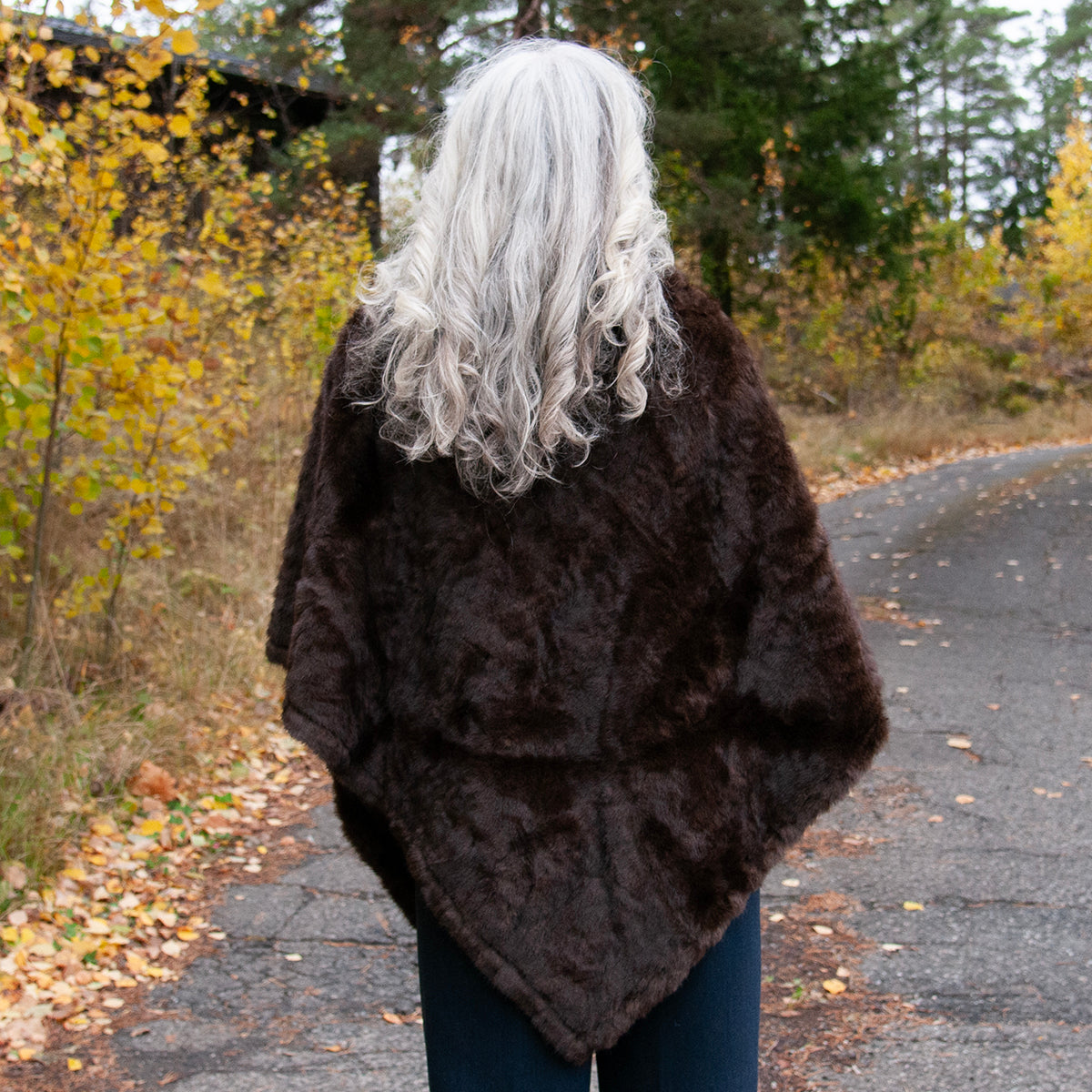 903811 Fuskpels, Poncho glatt - brun