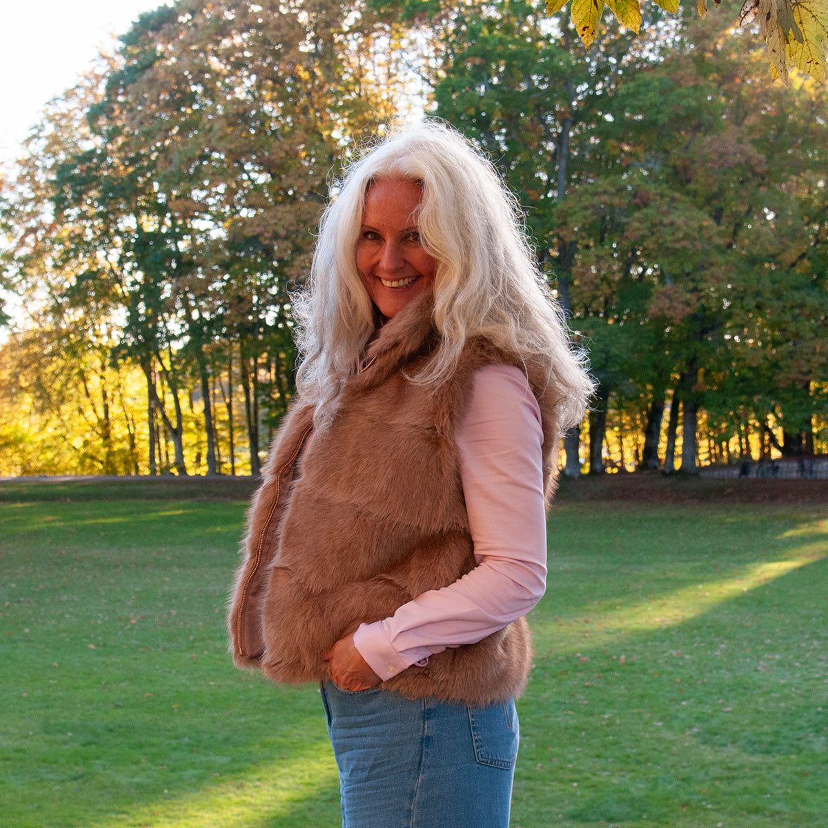 904005 Fuskpels, Vest med liten krage  - beige