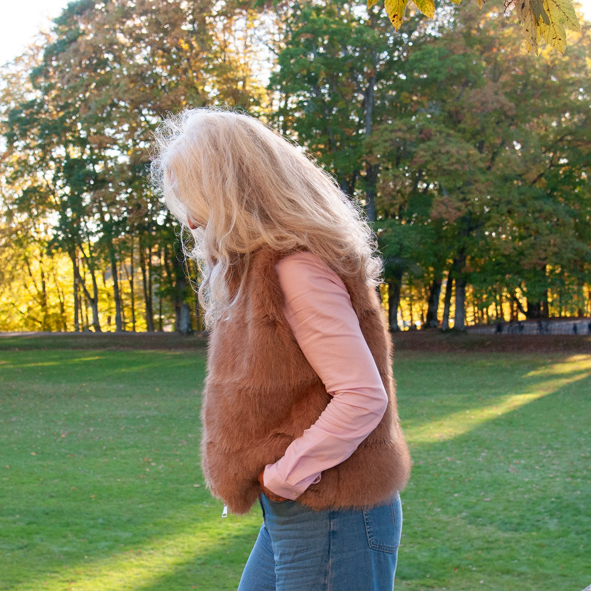 904005 Fuskpels, Vest med liten krage  - beige