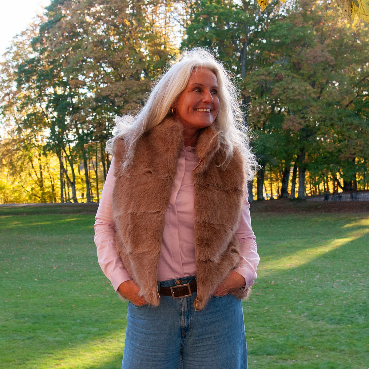 904005 Fuskpels, Vest med liten krage  - beige