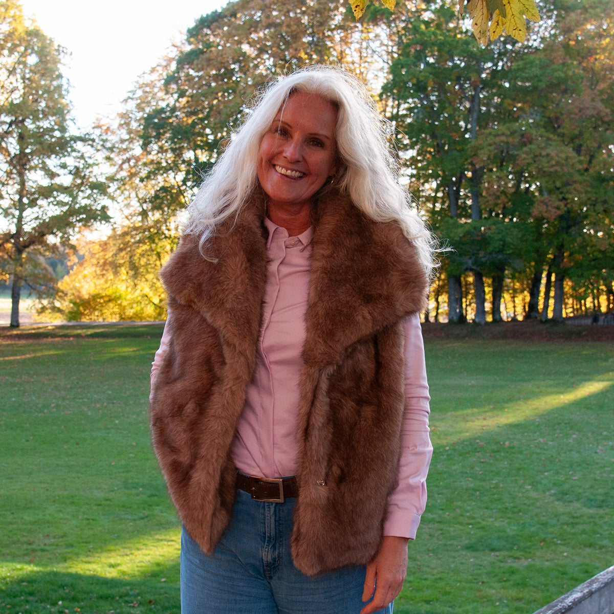 904905 Fuskpels, Vest med stor krage   - beige