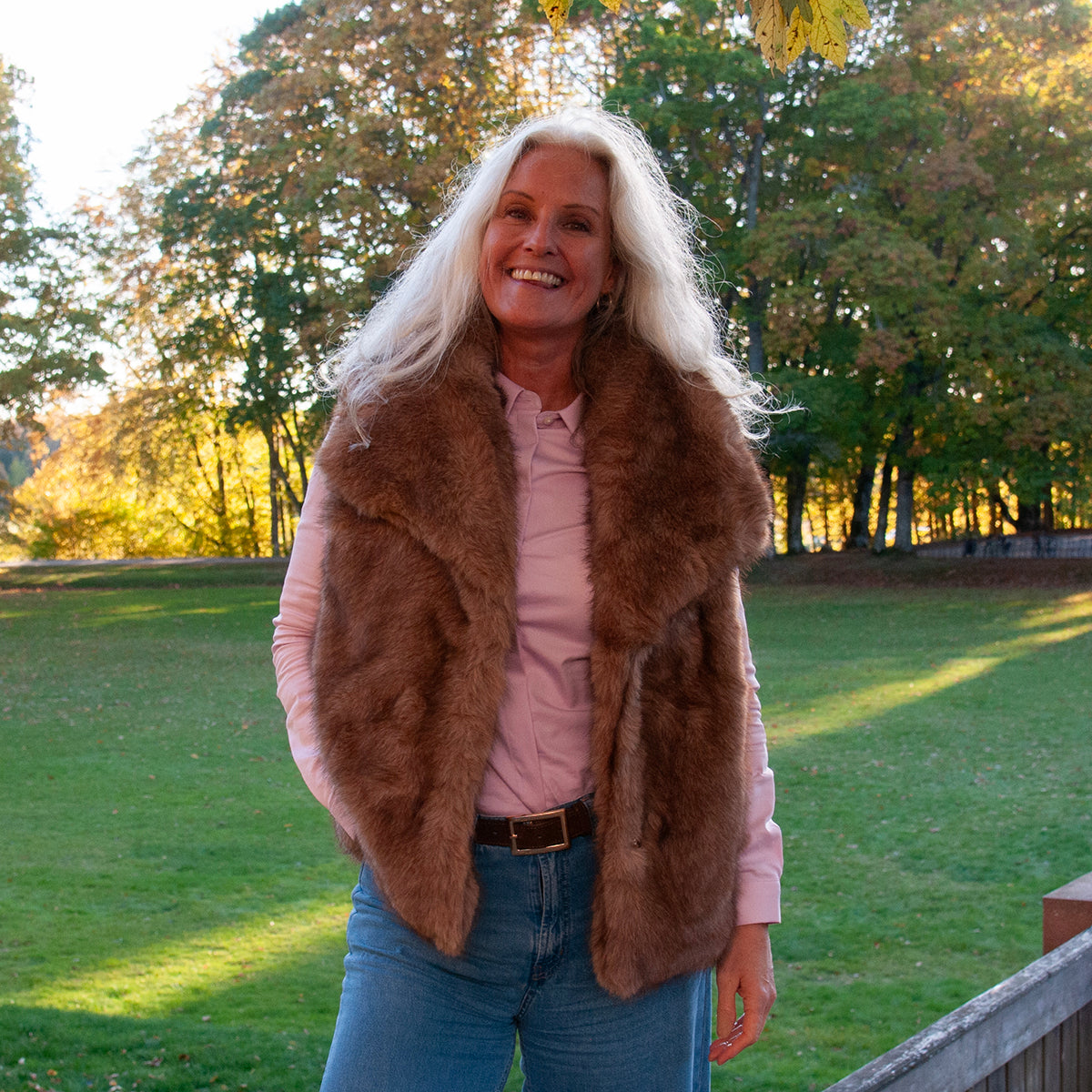 904905 Fuskpels, Vest med stor krage   - beige