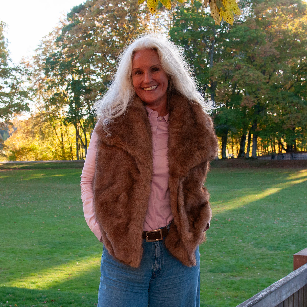 904905 Fuskpels, Vest med stor krage   - beige