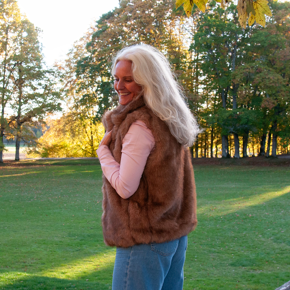 904905 Fuskpels, Vest med stor krage   - beige
