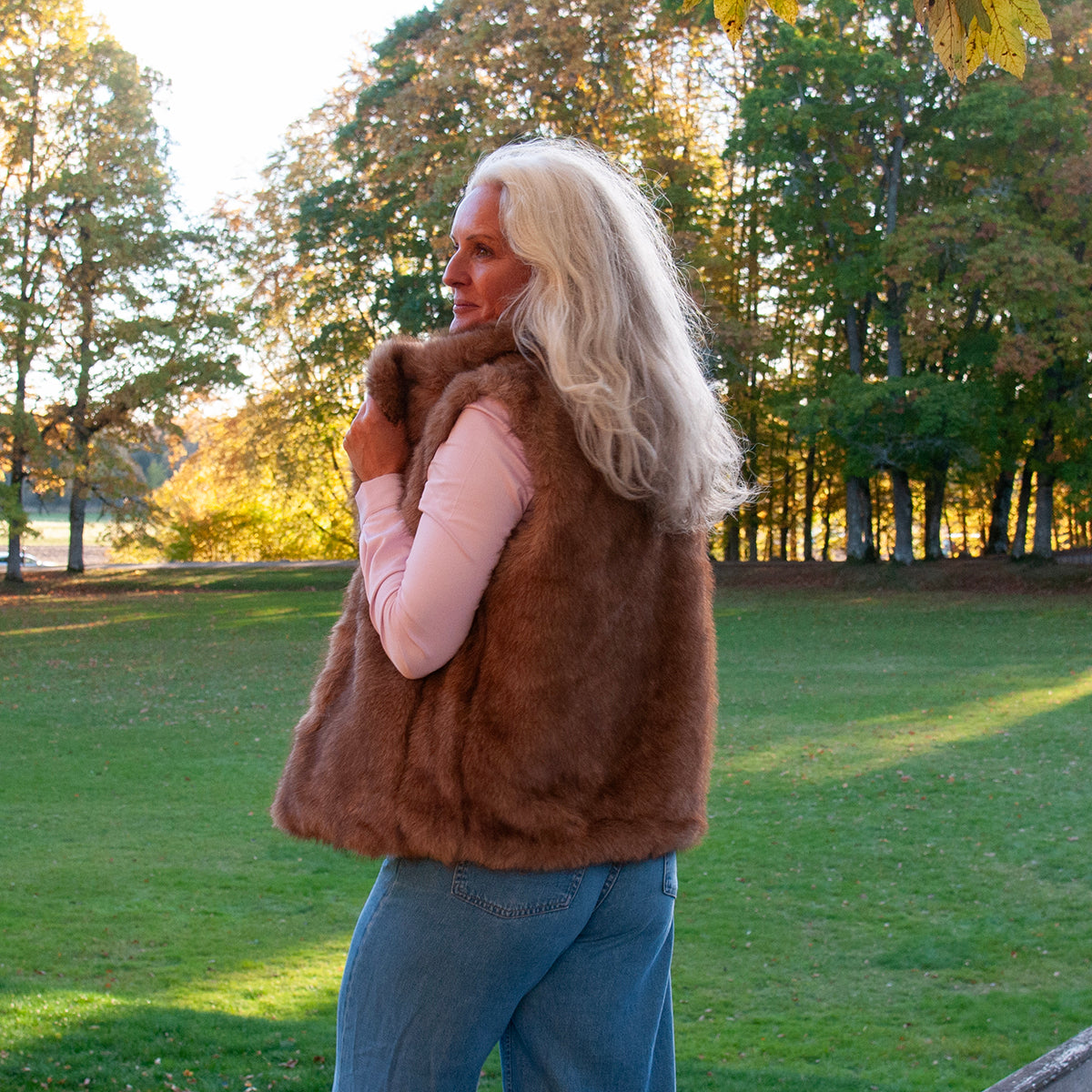 904905 Fuskpels, Vest med stor krage   - beige