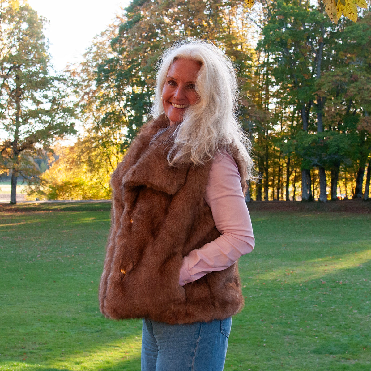 904905 Fuskpels, Vest med stor krage   - beige