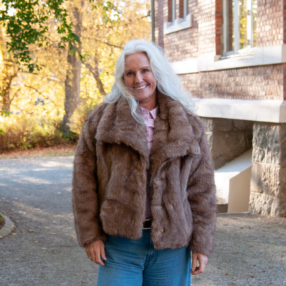 905005 Fuskpels, Jakke med stor krage   - beige