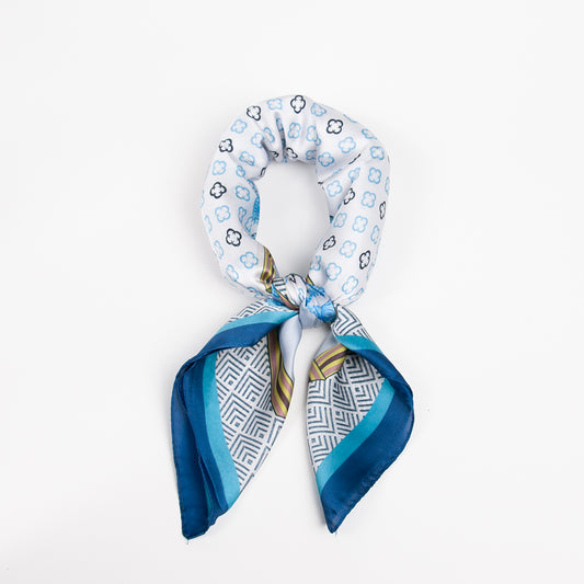 907646  Skjerf, Lite skjerf lenkeprint med farget kant - blå