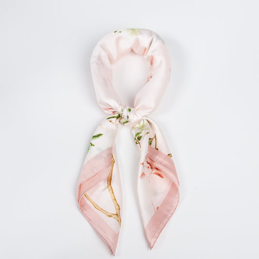 908436  Skjerf, Lite skjerf småblomstret med lys rosa kant