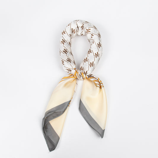 908560  Skjerf, Lite skjerf klassisk cognac og lys gul print