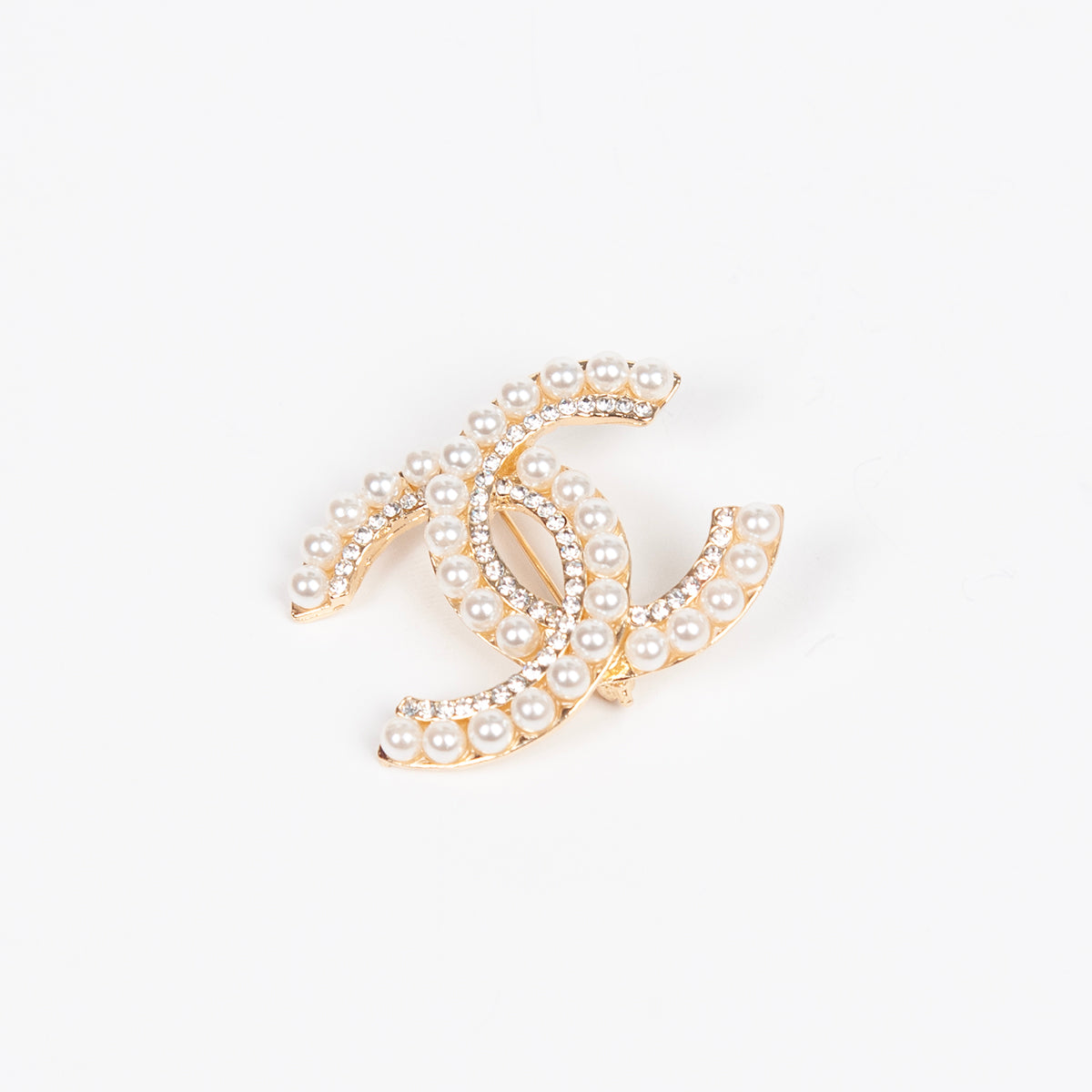 908962 Broche, CC Brosche med perler - hvit/gull