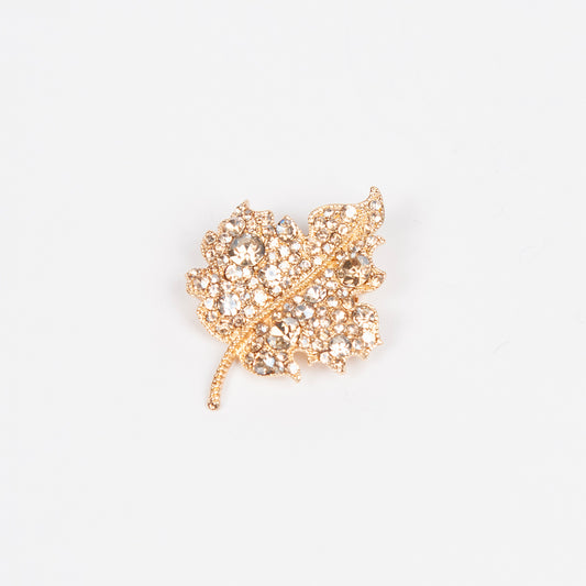 909262 Broche, Blad formet brosche med strass stener - gull